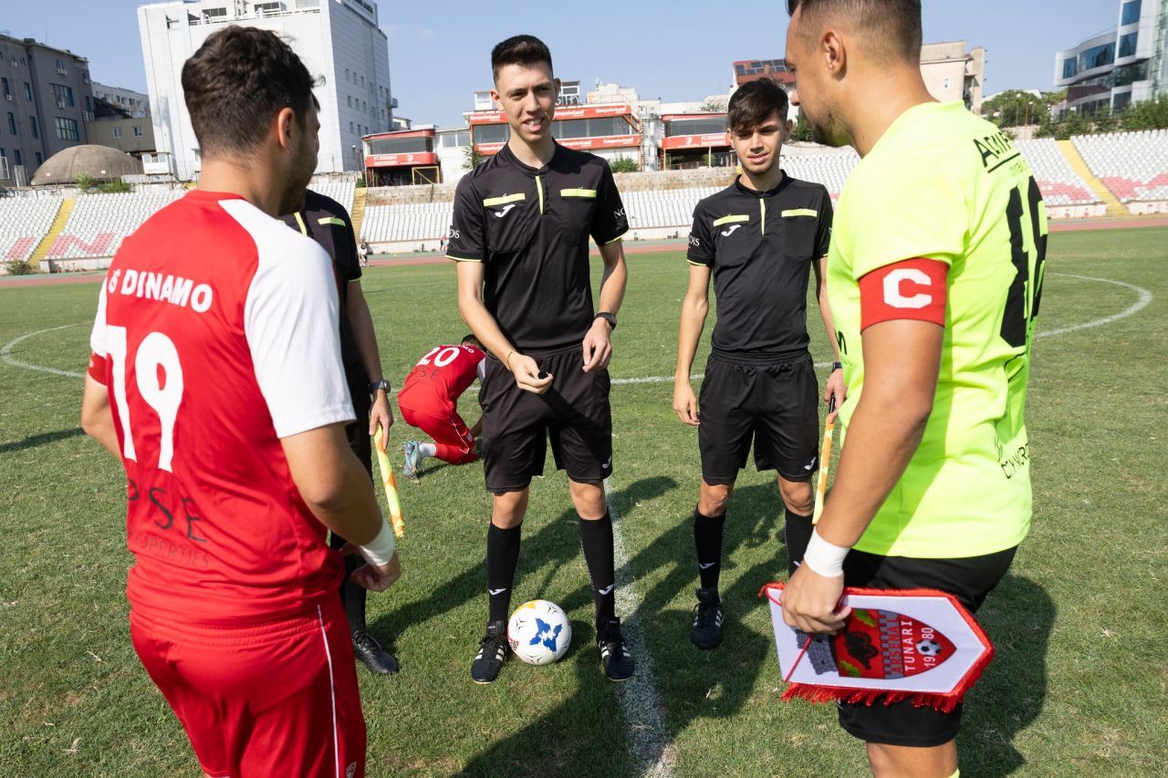 Încă se joacă fotbal pe stadionul din Ștefan cel Mare! Cât s-a încheiat CS Dinamo - CS Tunari, echipe antrenate de Florin Bratu și Dan Alexa_9
