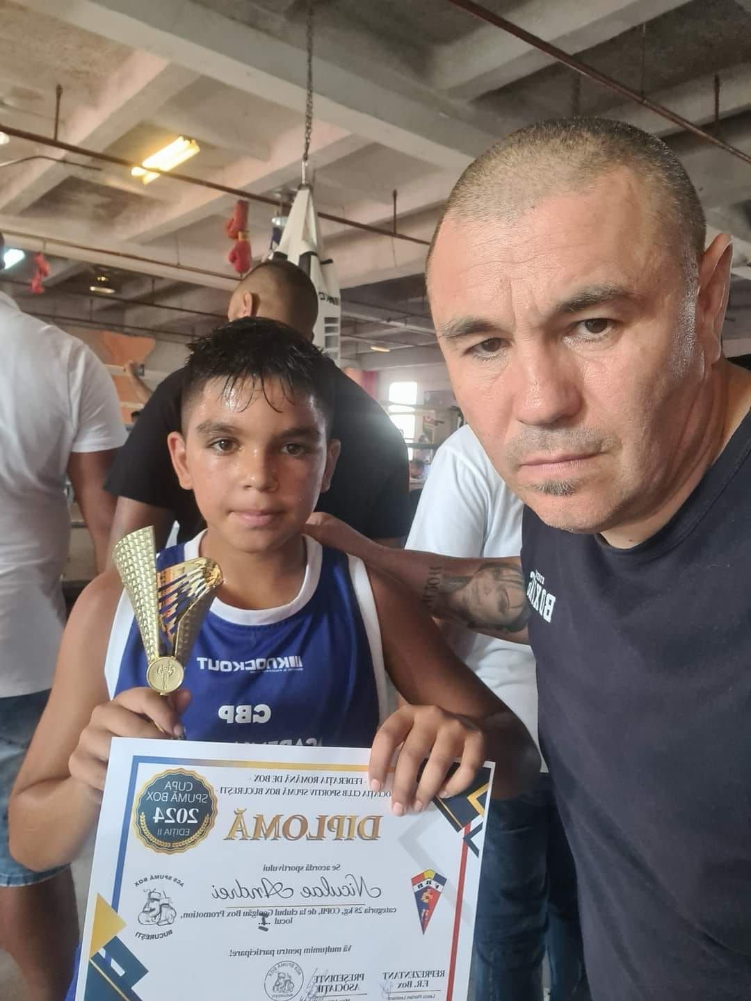 Băieții cu pumni de fier. Cadrele care arată cât de iubit e boxul: Doroftei și alți mari campioni i-au încurajat la 