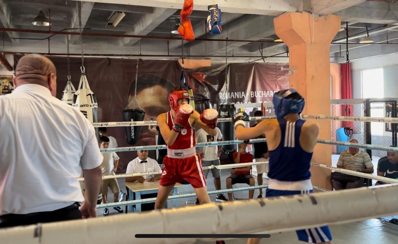 Băieții cu pumni de fier. Cadrele care arată cât de iubit e boxul: Doroftei și alți mari campioni i-au încurajat la 