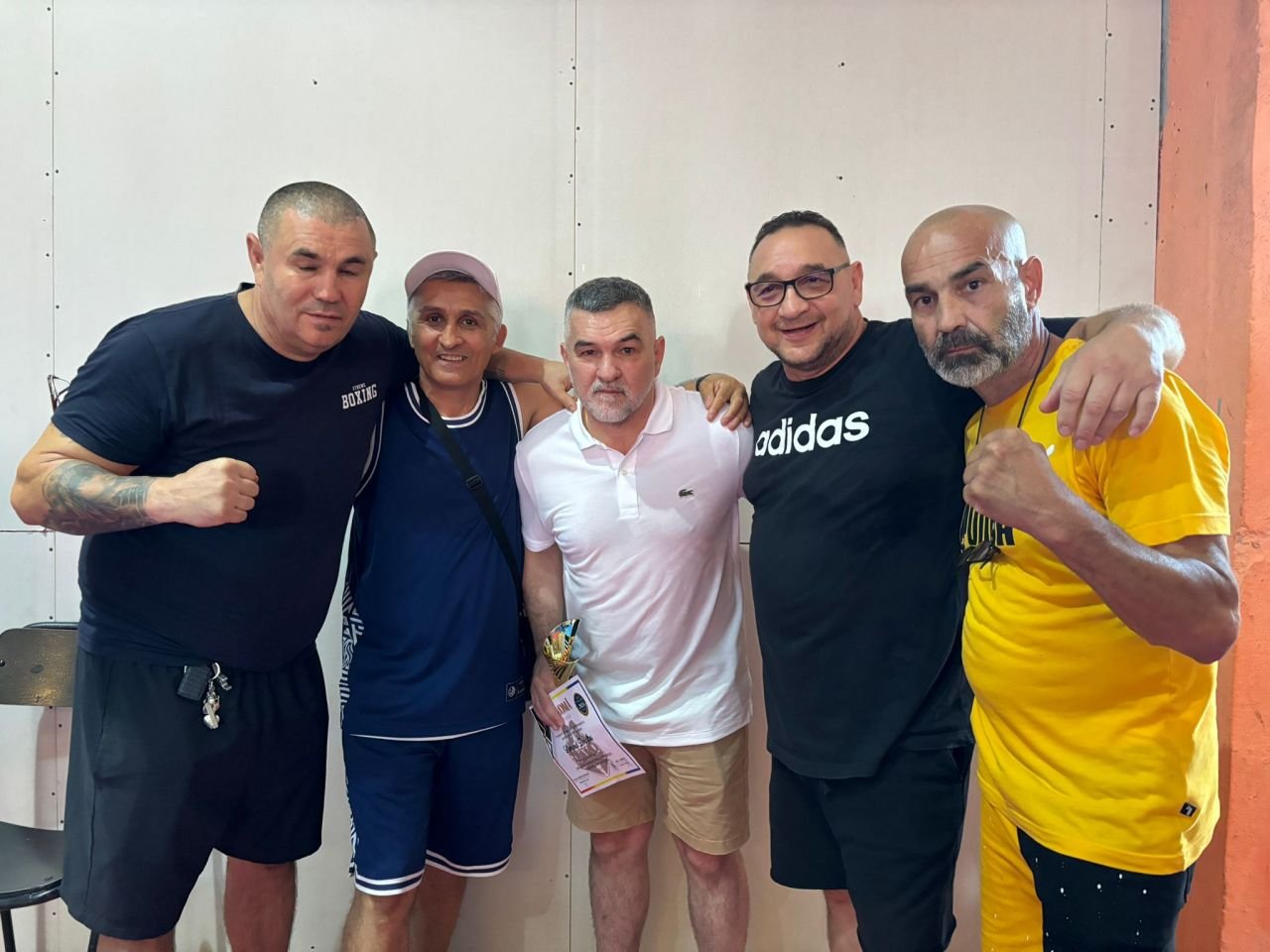 Băieții cu pumni de fier. Cadrele care arată cât de iubit e boxul: Doroftei și alți mari campioni i-au încurajat la 