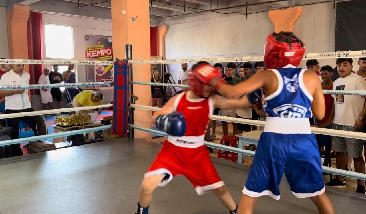 Băieții cu pumni de fier. Cadrele care arată cât de iubit e boxul: Doroftei și alți mari campioni i-au încurajat la 