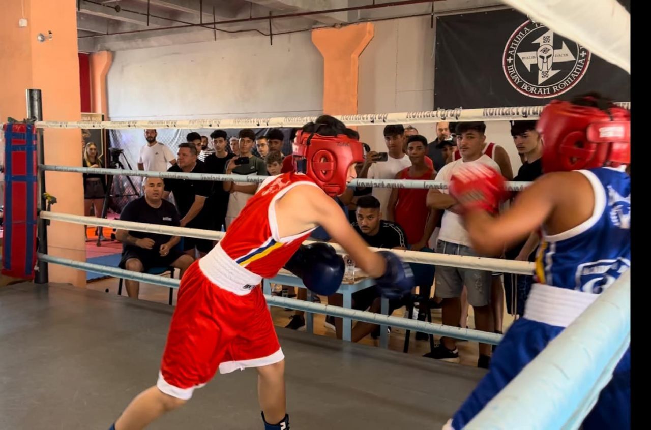 Băieții cu pumni de fier. Cadrele care arată cât de iubit e boxul: Doroftei și alți mari campioni i-au încurajat la