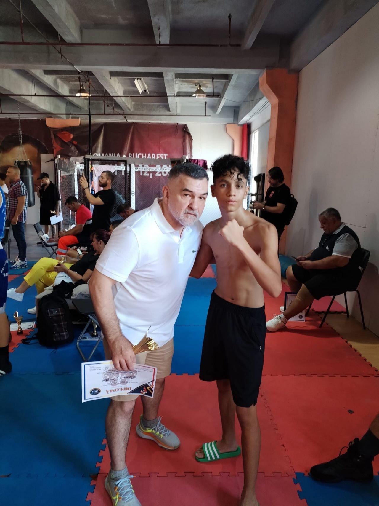 Băieții cu pumni de fier. Cadrele care arată cât de iubit e boxul: Doroftei și alți mari campioni i-au încurajat la 
