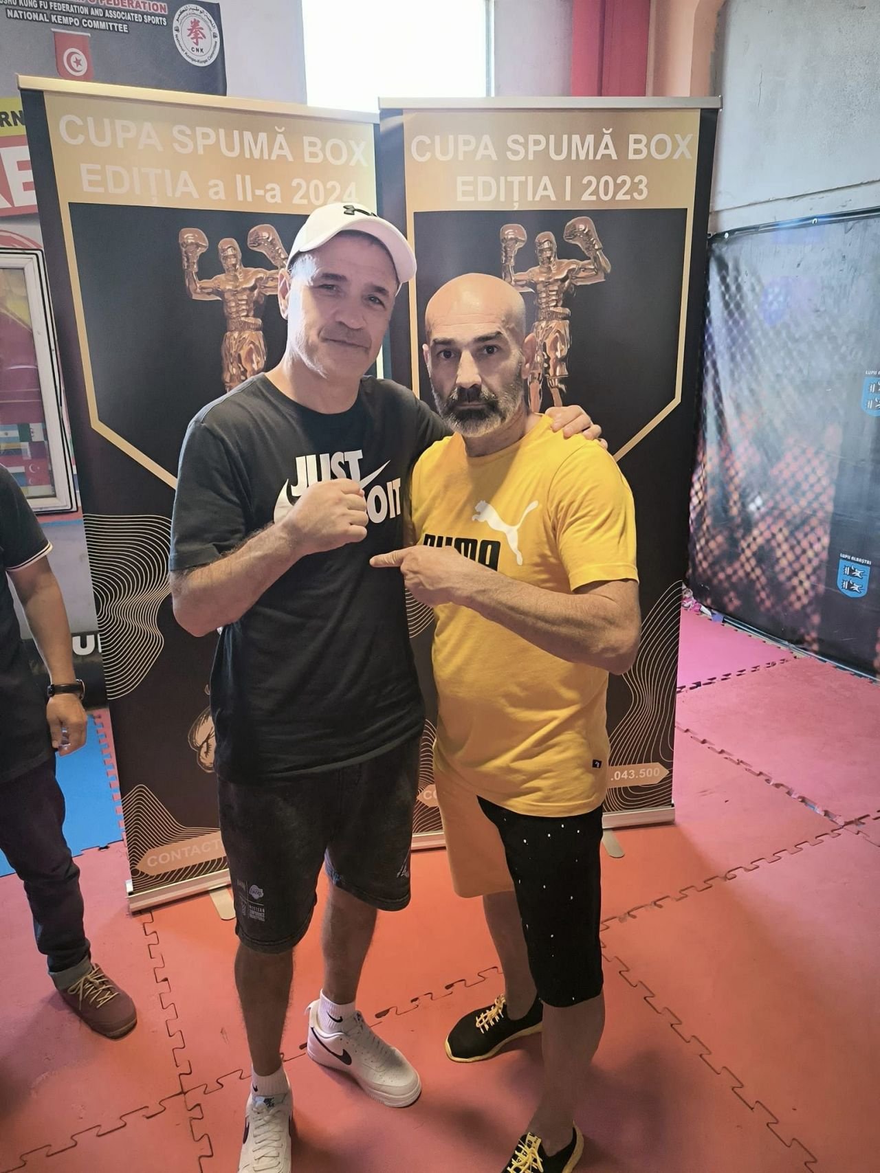 Băieții cu pumni de fier. Cadrele care arată cât de iubit e boxul: Doroftei și alți mari campioni i-au încurajat la 