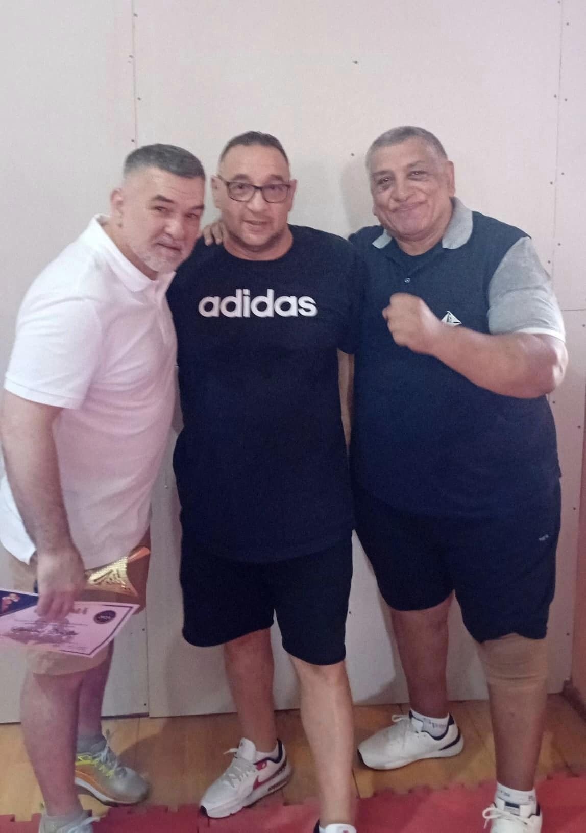 Băieții cu pumni de fier. Cadrele care arată cât de iubit e boxul: Doroftei și alți mari campioni i-au încurajat la 