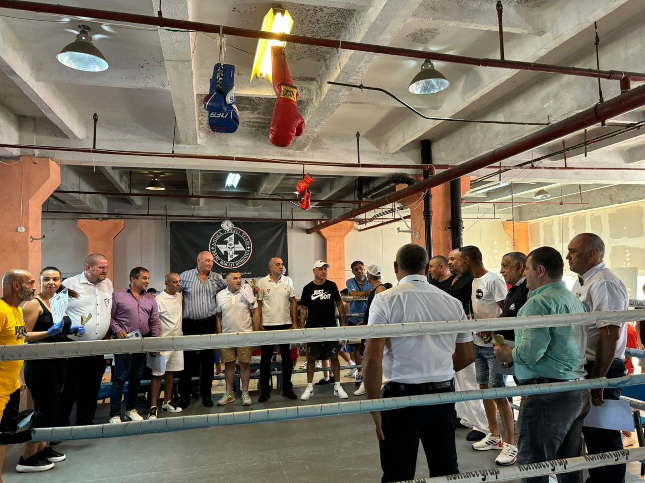 Băieții cu pumni de fier. Cadrele care arată cât de iubit e boxul: Doroftei și alți mari campioni i-au încurajat la 