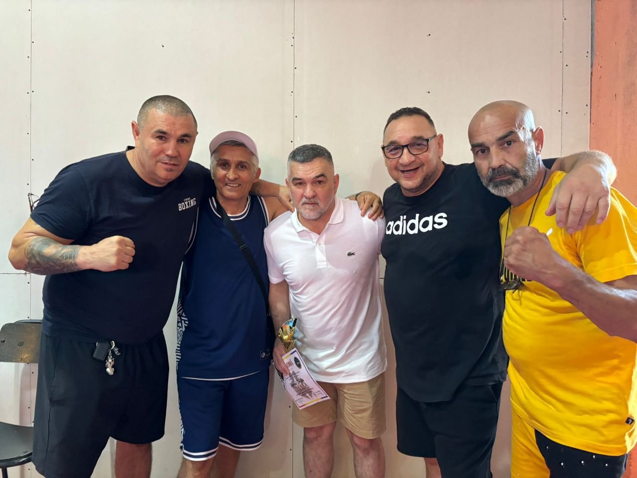 Băieții cu pumni de fier. Cadrele care arată cât de iubit e boxul: Doroftei și alți mari campioni i-au încurajat la 