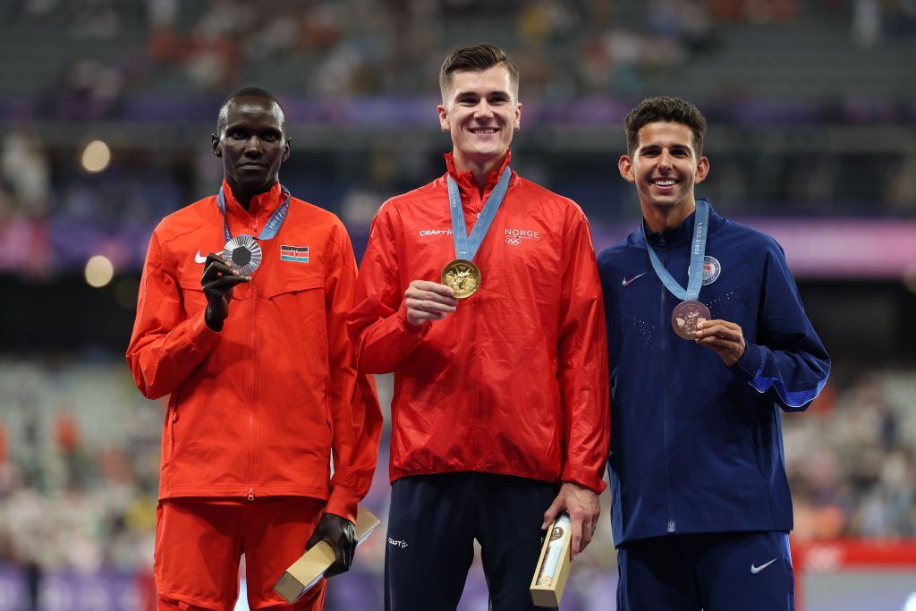 Un norvegian a pulverizat cel mai vechi record mondial din atletism!_2