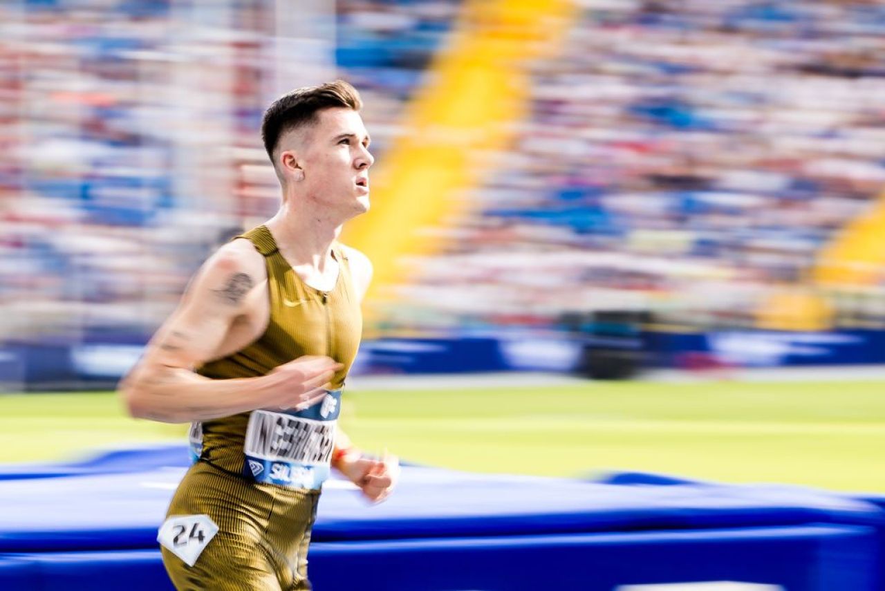 Un norvegian a pulverizat cel mai vechi record mondial din atletism!_3