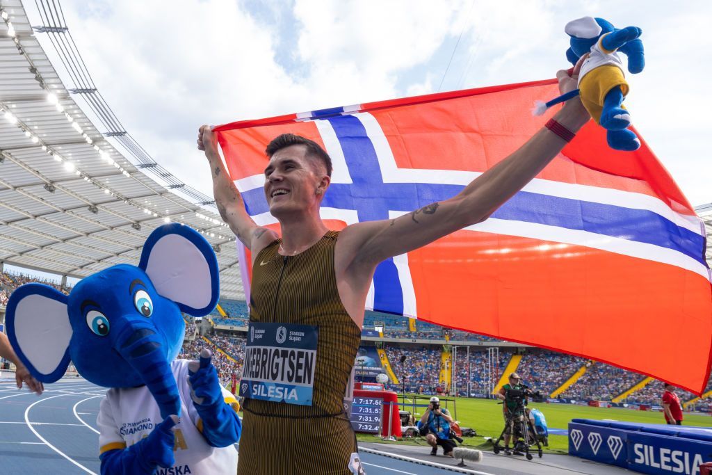 Un norvegian a pulverizat cel mai vechi record mondial din atletism!_7