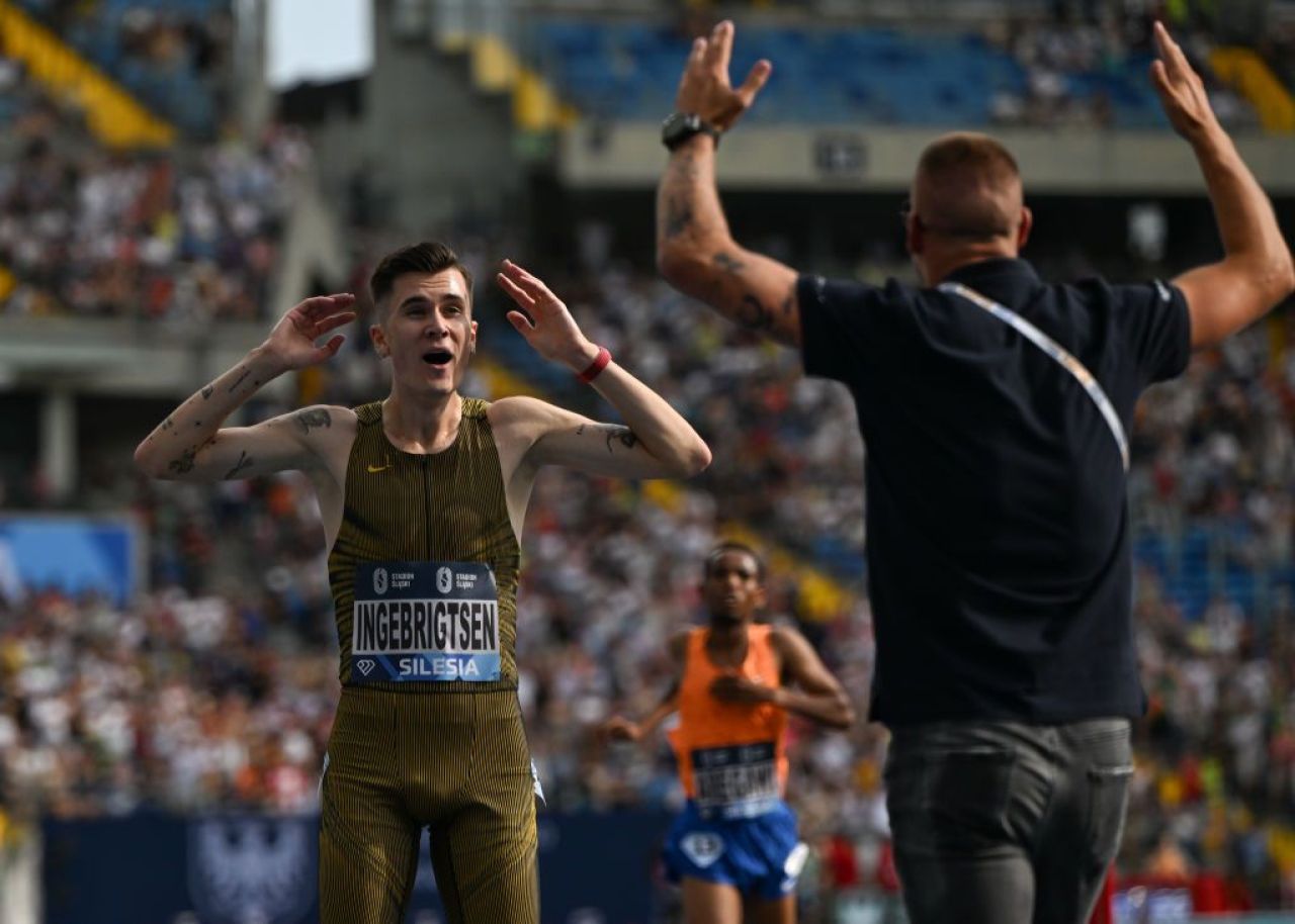 Un norvegian a pulverizat cel mai vechi record mondial din atletism!_10