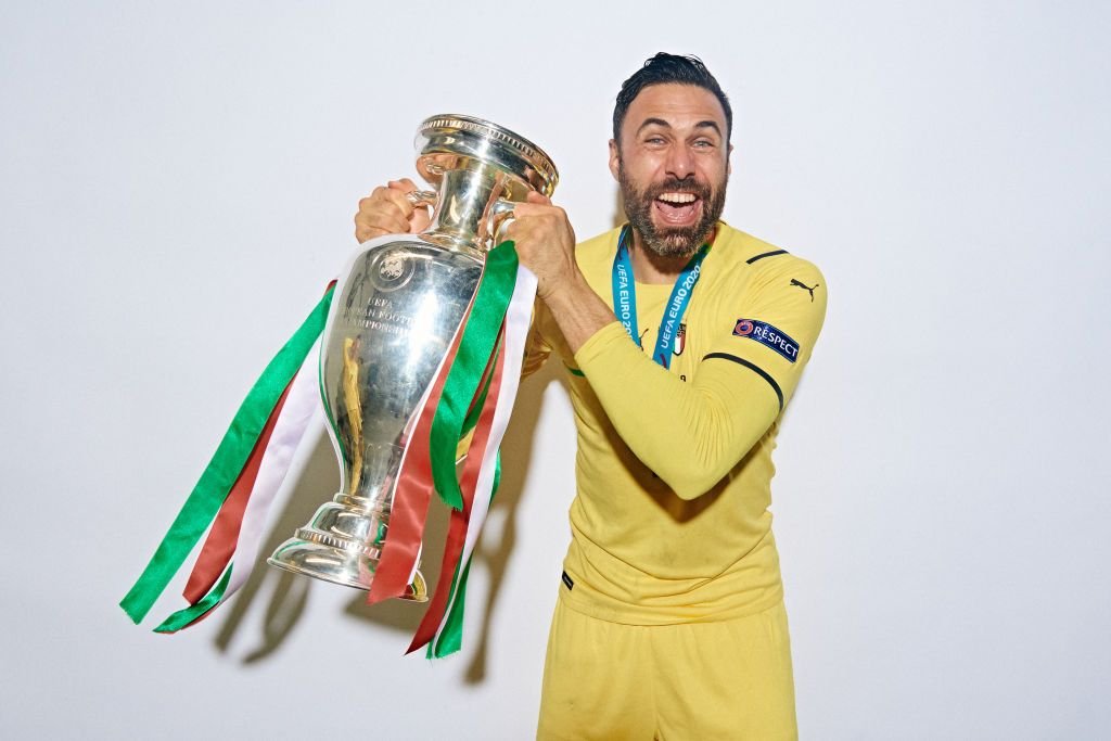 După ce a fost aproape să semneze cu Rapid, Salvatore Sirigu a devenit coleg cu Ionuț Nedelcearu la Palermo_4