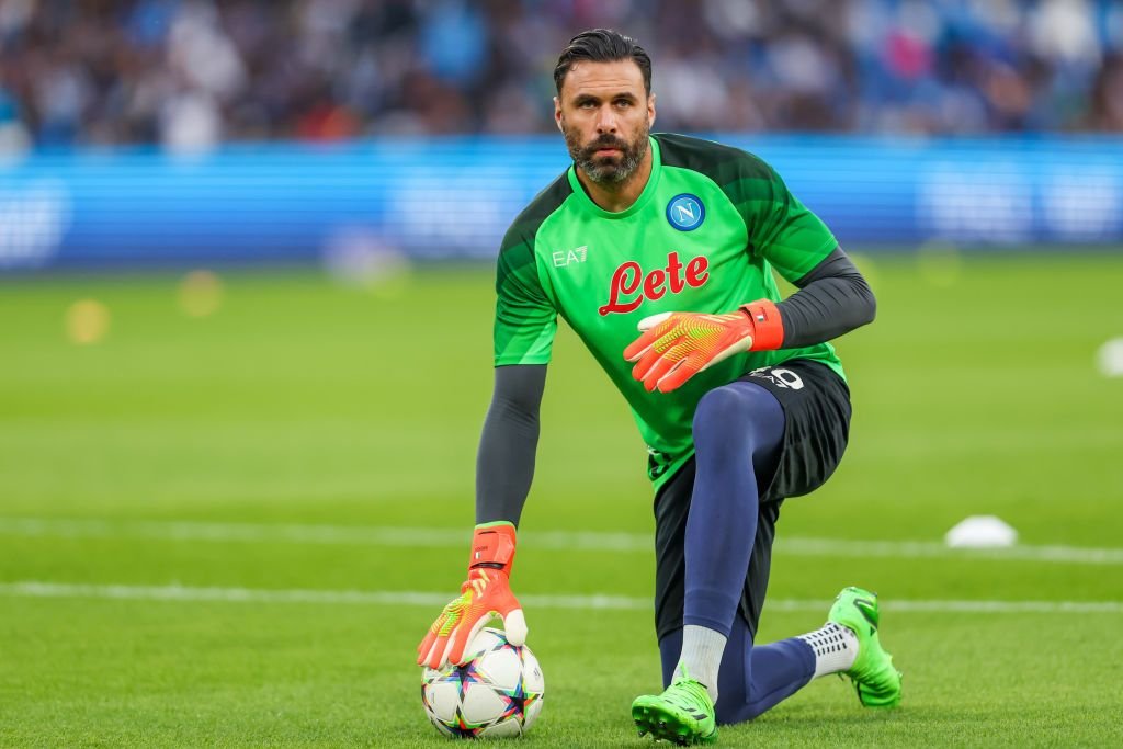 După ce a fost aproape să semneze cu Rapid, Salvatore Sirigu a devenit coleg cu Ionuț Nedelcearu la Palermo_6