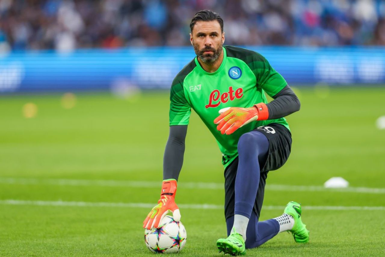 După ce a fost aproape să semneze cu Rapid, Salvatore Sirigu a devenit coleg cu Ionuț Nedelcearu la Palermo_6