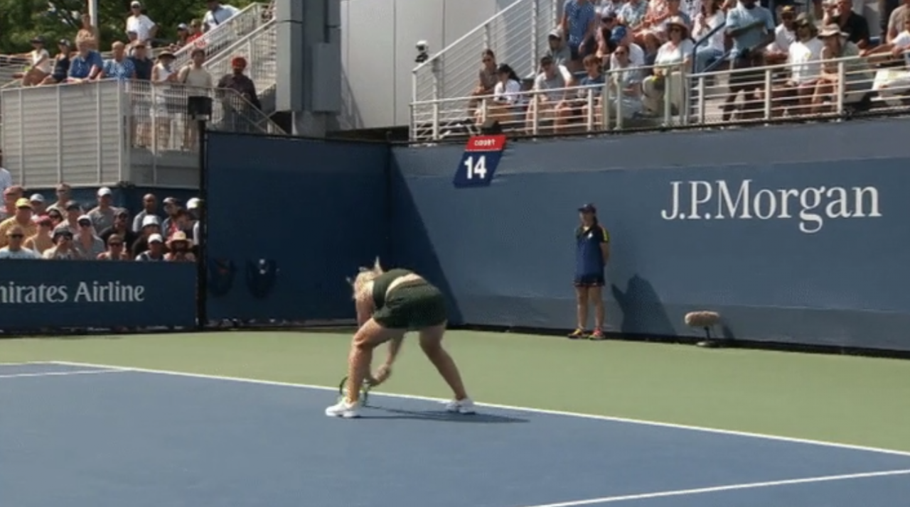 Și &icirc;n turneul feminin se &icirc;ndoaie rachetele! Ieșire nervoasă rarisimă, pe teren, la US Open 2024