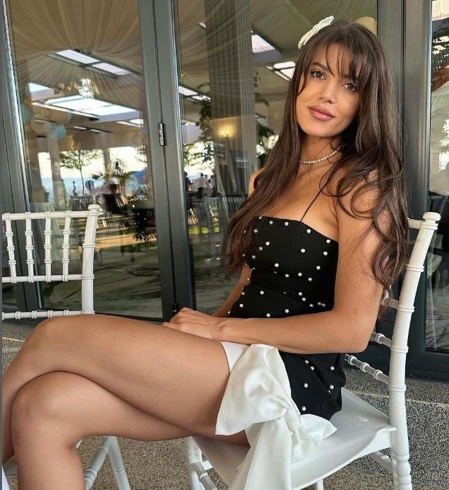 Ea este doamna Marius Constantin! Miruna Lazea abia a împlinit 25 de ani, cântă ”Fusta mea” și s-a căsătorit acum cu fostul internațional_3