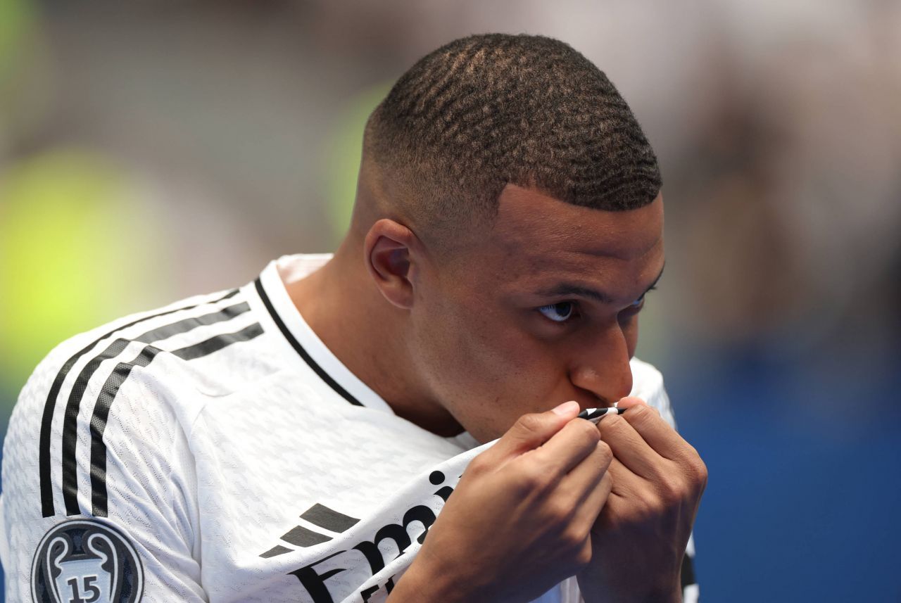 Rețelele sociale ale lui Kylian Mbappe au fost hackuite! Mesajele bizare postate_1