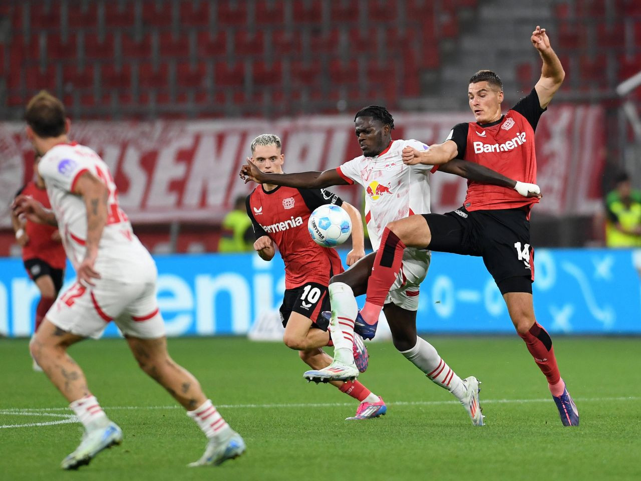 Bayer Leverkusen nu mai e de ne&icirc;nvins! Trupa lui Xabi Alonso a pierdut primul meci &icirc;n Bundesliga după 35 de etape