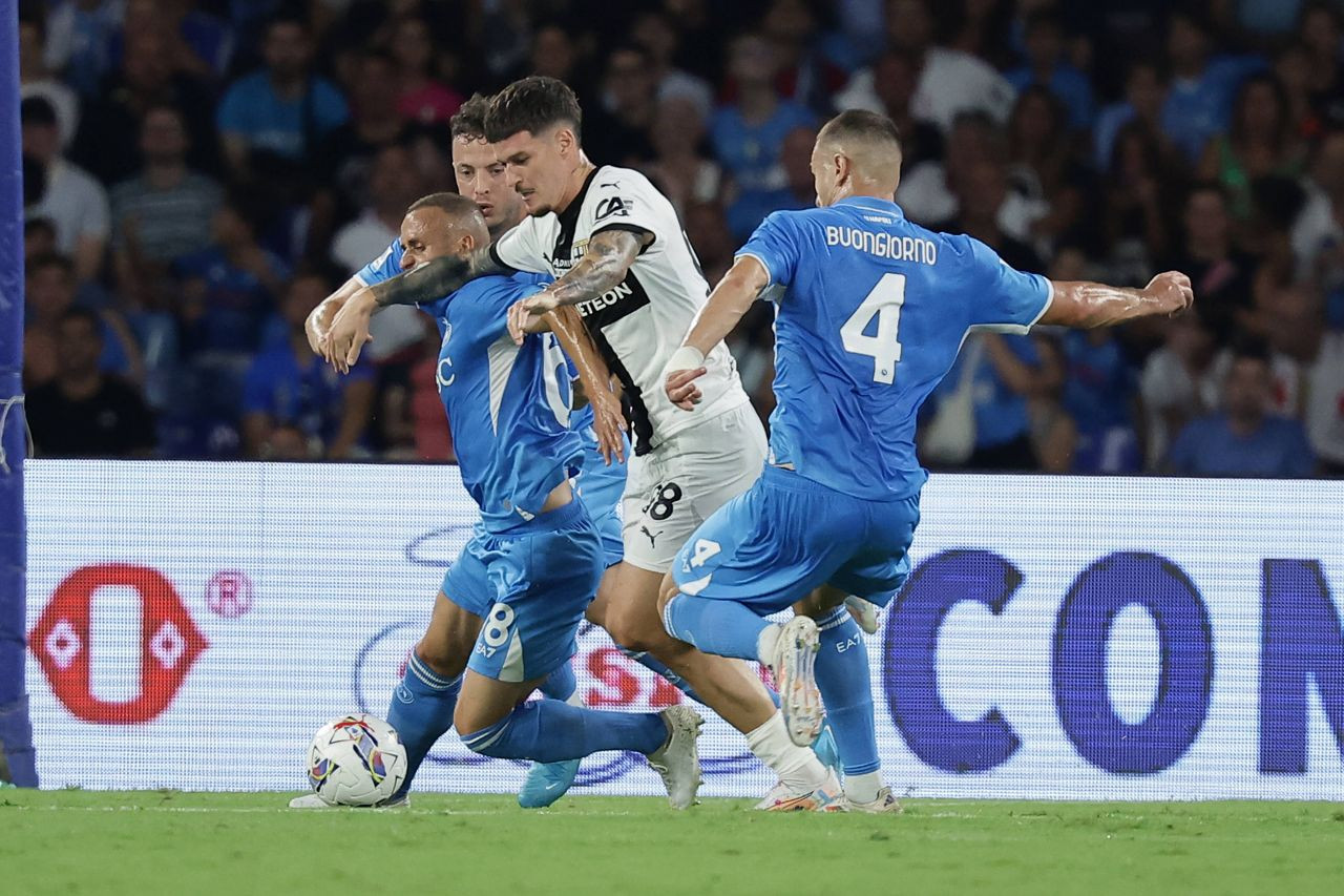 Italienii s-au convins după ce i-au văzut pe Man și Mihăilă contra lui Napoli. Notele primite după thriller-ul din Serie A