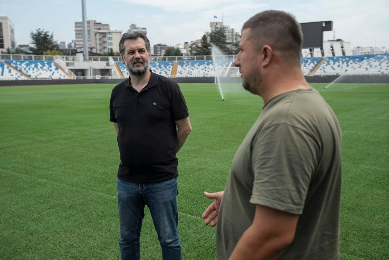 Cum arată acum stadionul din Kosovo unde va juca România, după ce a fost comparat cu un
