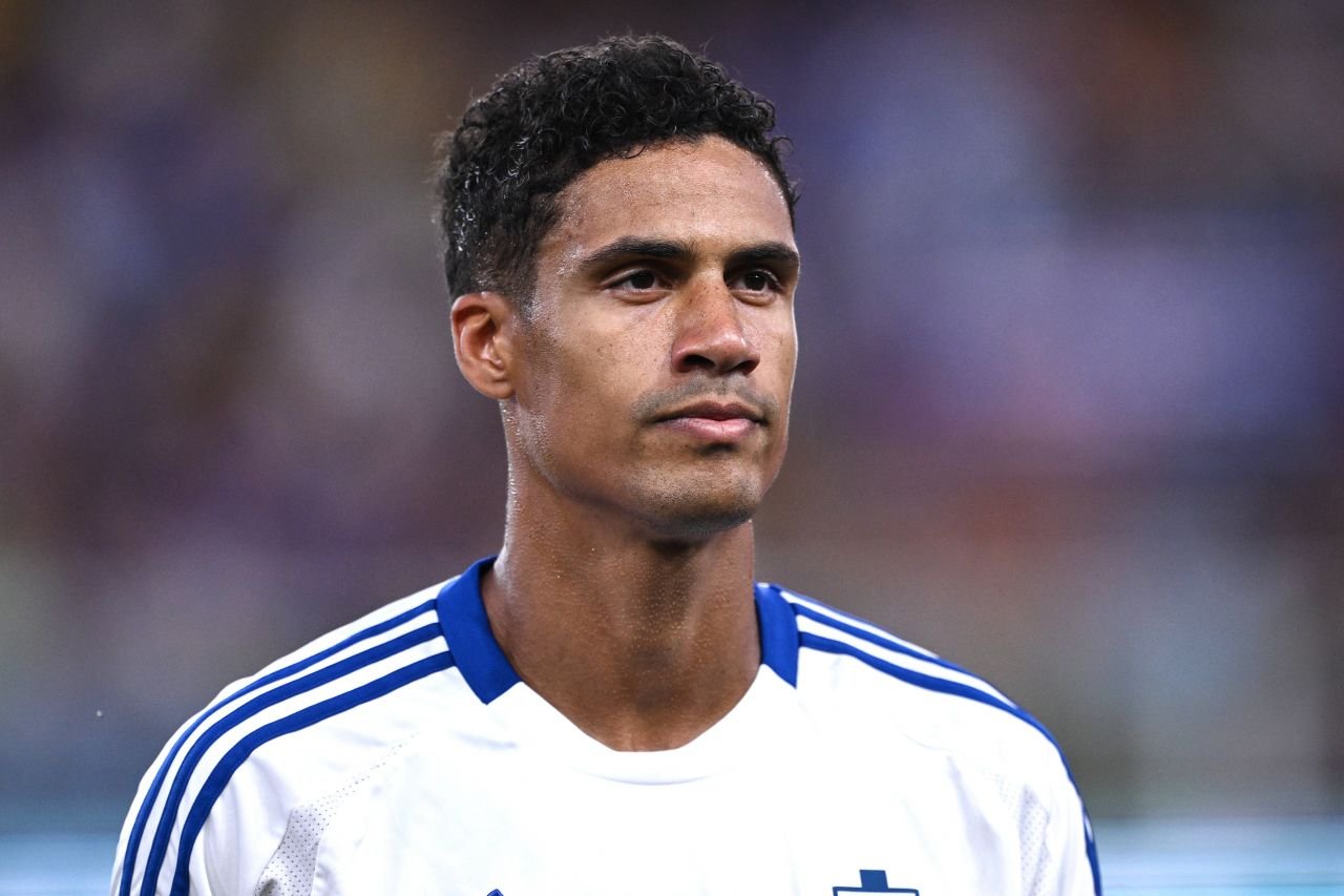Raphael Varane se poate retrage din fotbal, după doar o lună de contract cu Como! Situația prin care trece fundașul