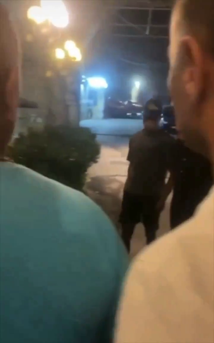 Le-a stricat seara lui Mihăila și Dennis Man iar după meci a fost jefuit și amenințat cu pistolul! Ce s-a întâmplat_10