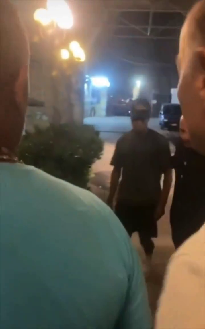 Le-a stricat seara lui Mihăila și Dennis Man iar după meci a fost jefuit și amenințat cu pistolul! Ce s-a întâmplat_11