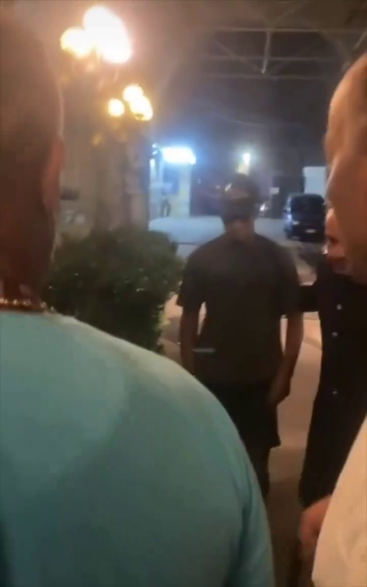 Le-a stricat seara lui Mihăila și Dennis Man iar după meci a fost jefuit și amenințat cu pistolul! Ce s-a întâmplat_12
