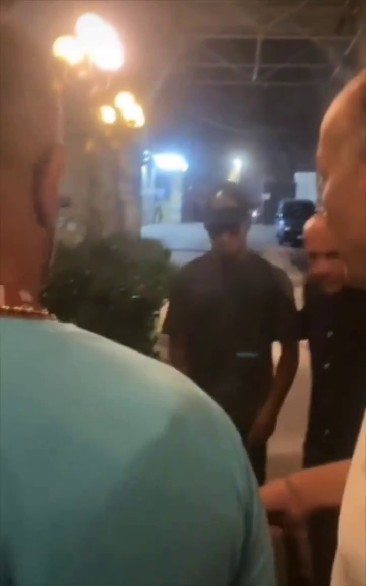 Le-a stricat seara lui Mihăila și Dennis Man iar după meci a fost jefuit și amenințat cu pistolul! Ce s-a întâmplat_13
