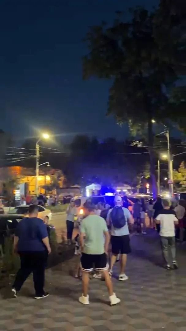 Scandal după victoria Petrolului cu FC Botoșani! Fanii ploieșteni s-au luat la bătaie cu jandarmii_3