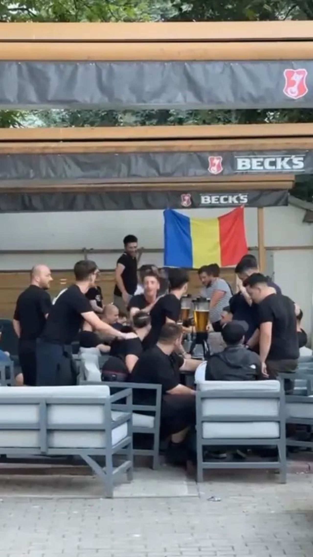 Scandal după victoria Petrolului cu FC Botoșani! Fanii ploieșteni s-au luat la bătaie cu jandarmii_9