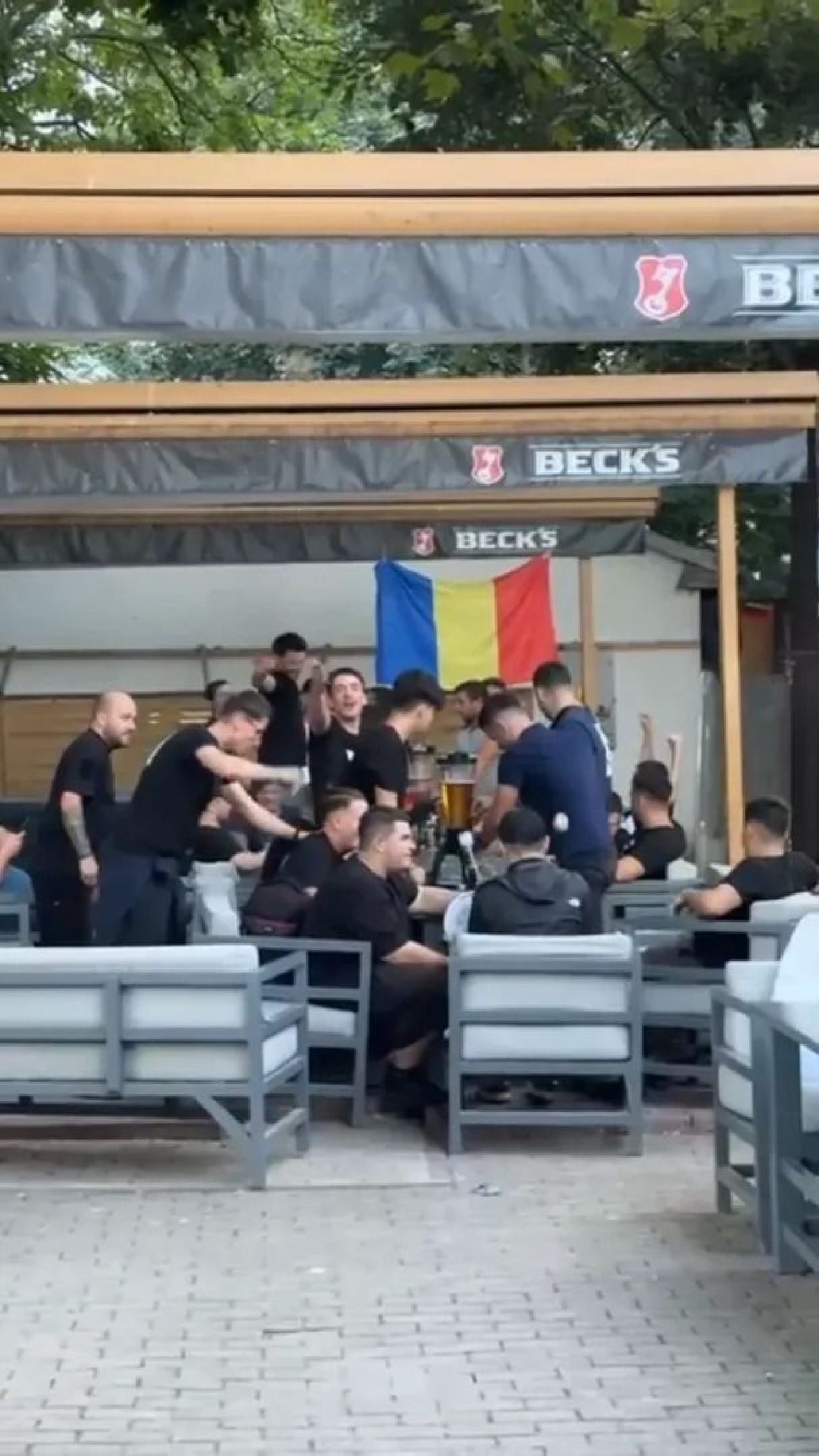 Scandal după victoria Petrolului cu FC Botoșani! Fanii ploieșteni s-au luat la bătaie cu jandarmii_13