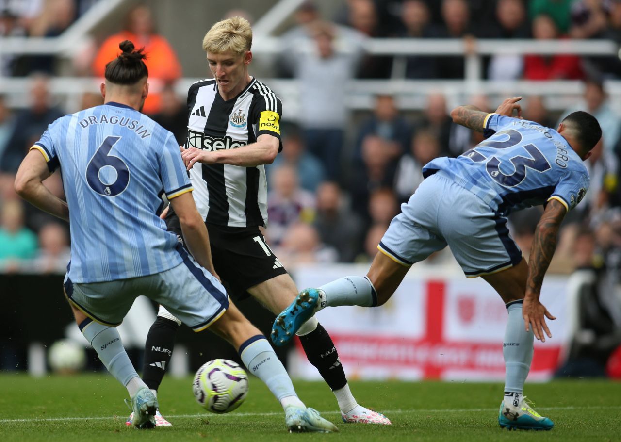 Reacția lui Florin Gardoș după ce a văzut Newcastle - Tottenham 2-1, cu Drăgușin integralist.