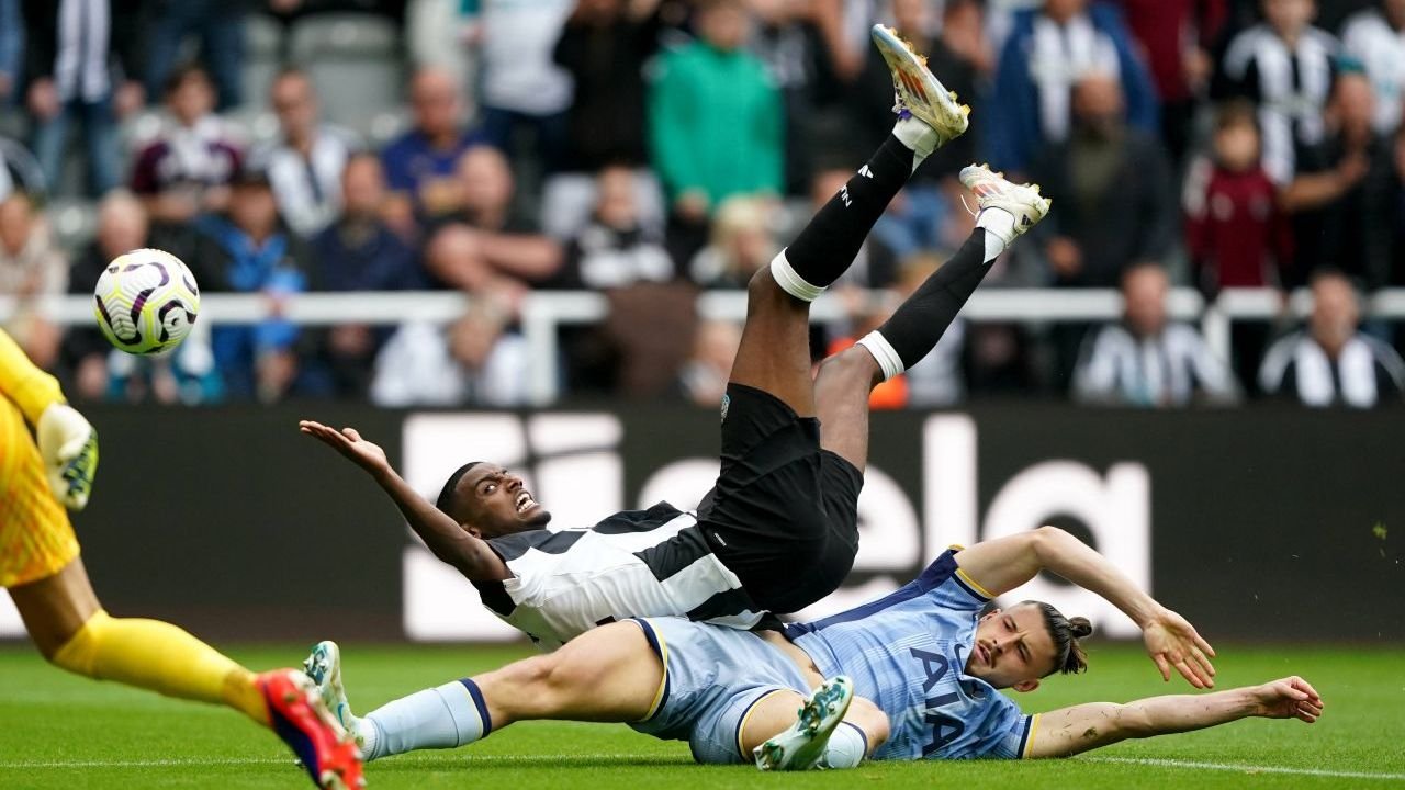 Reacția lui Florin Gardoș după ce a văzut Newcastle - Tottenham 2-1, cu Drăgușin integralist. 