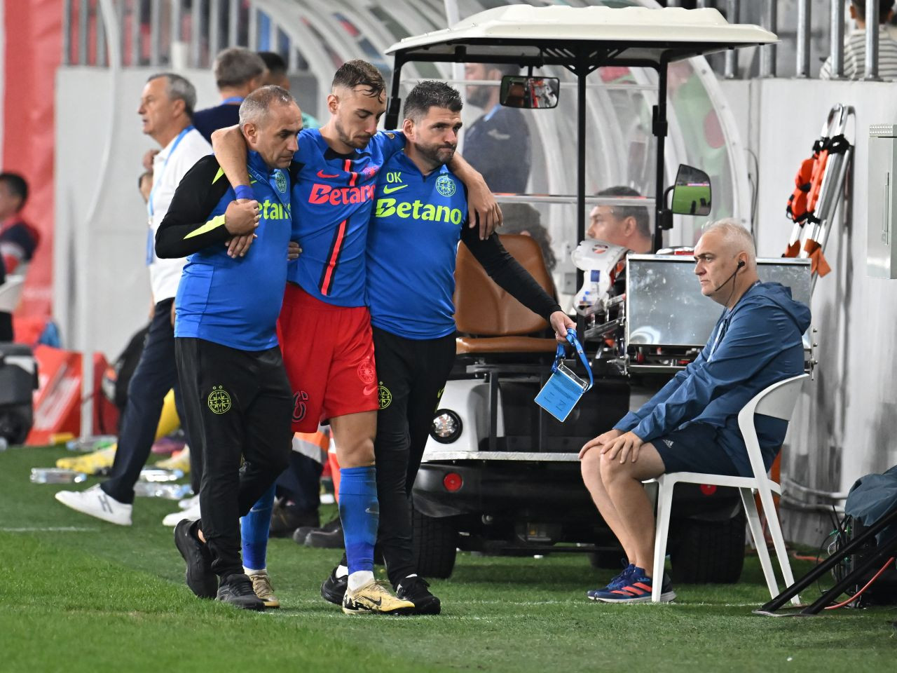 Mihai Lixandru e OUT! Mircea Lucescu a anunțat cine &icirc;l va &icirc;nlocui pe jucătorul lui FCSB