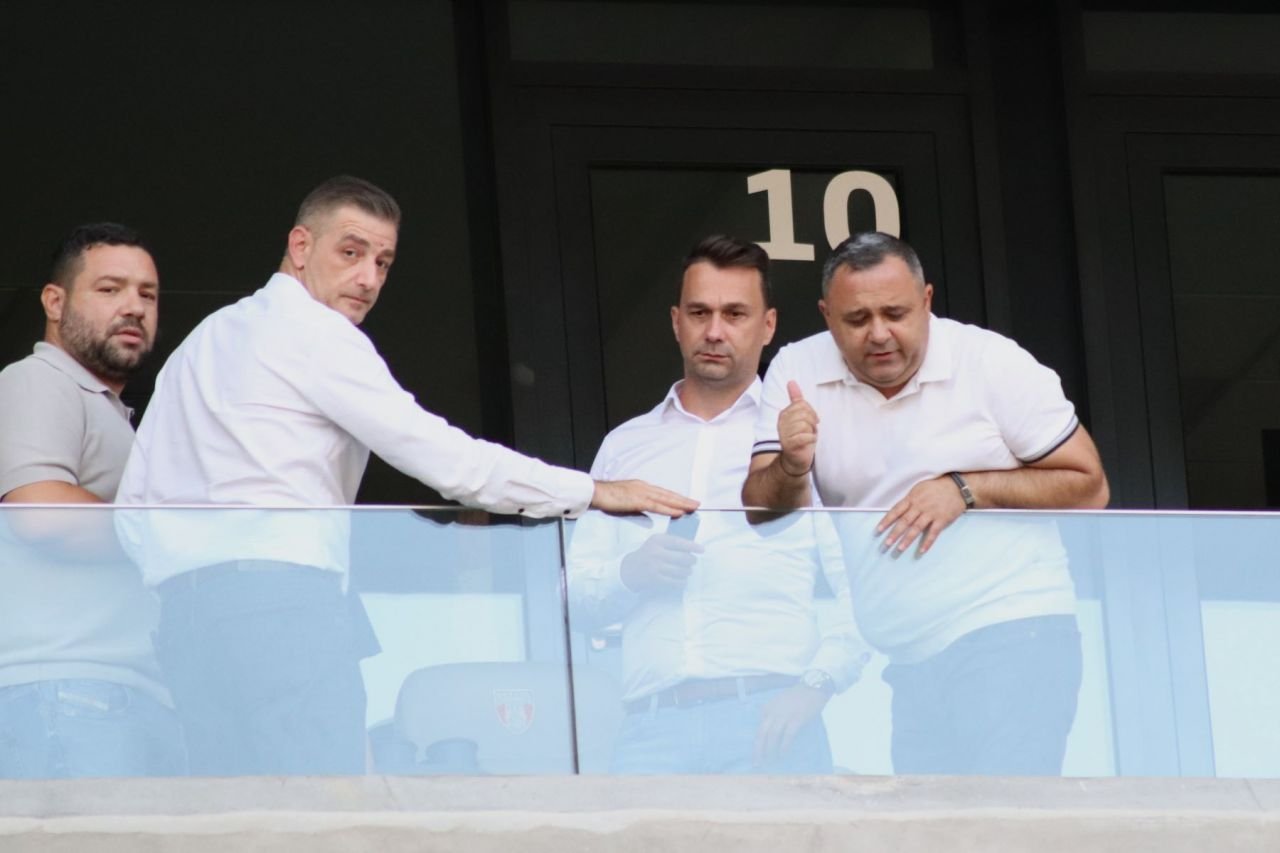 Bannerul devastator afișat de fanii Stelei pentru conducerea clubului și a MApN_3