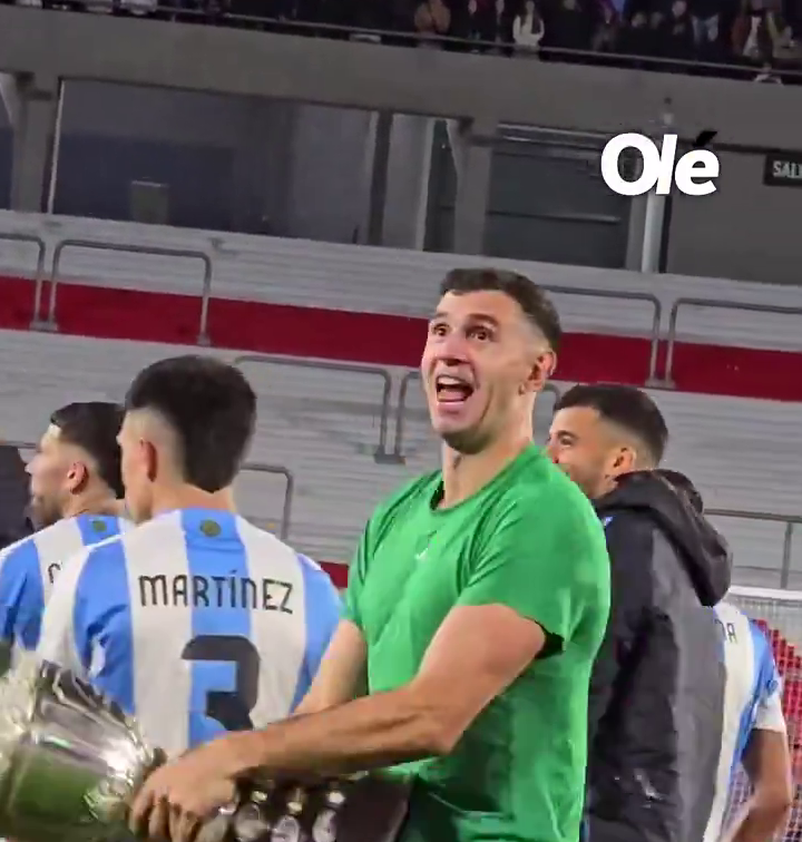Emiliano Martinez lovește din nou! Gestul obscen făcut de Dibu după victoria cu Chile