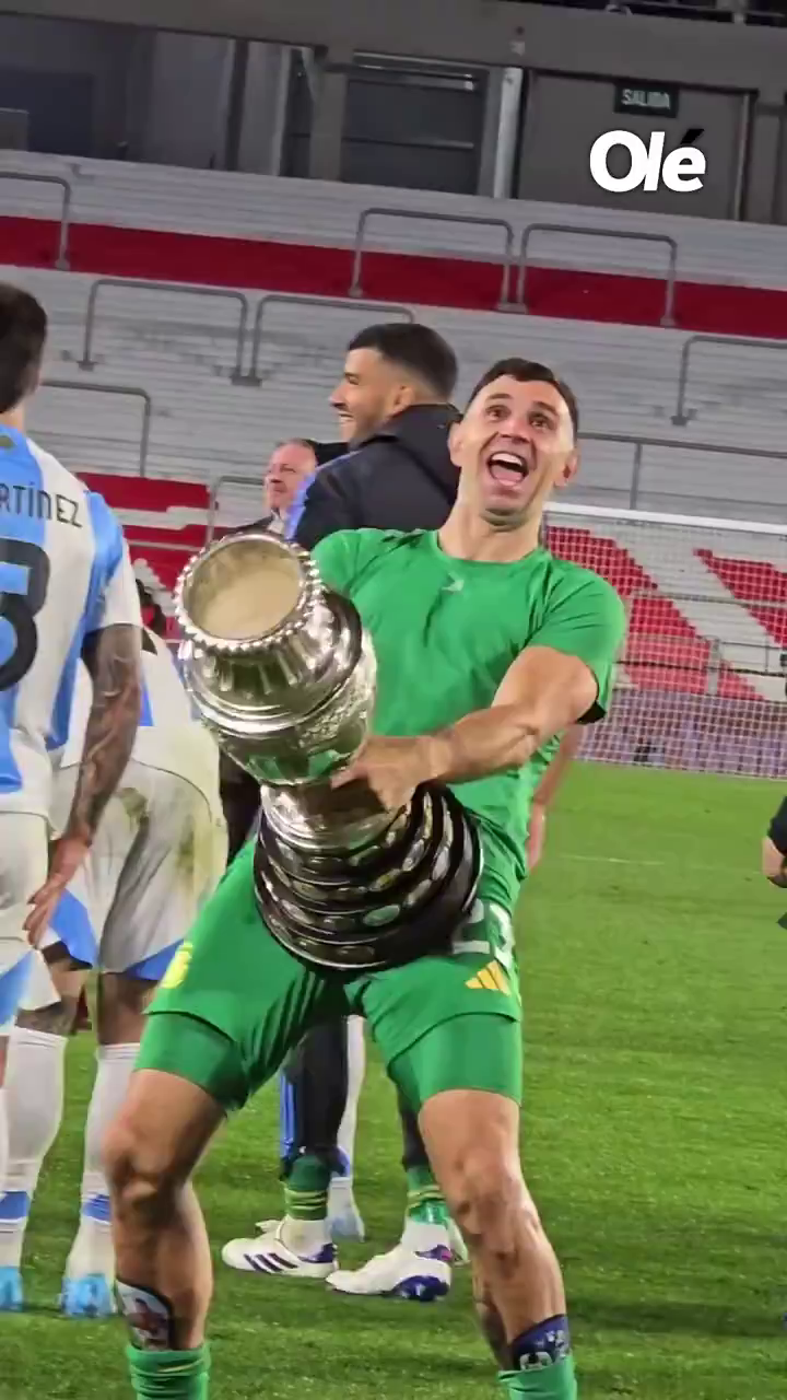 Emiliano Martinez lovește din nou! Gestul obscen făcut de 