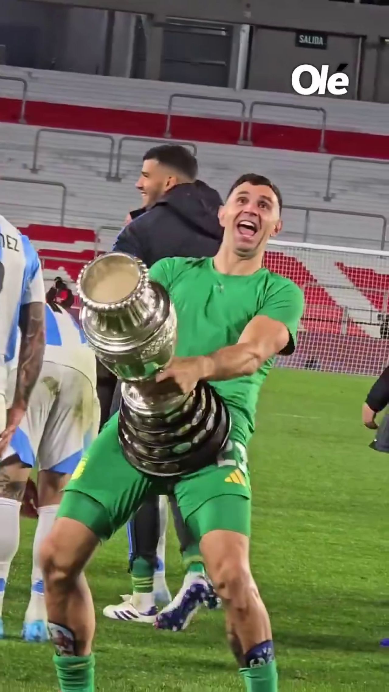 Emiliano Martinez lovește din nou! Gestul obscen făcut de