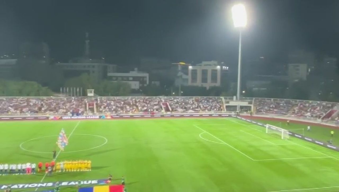 Reacția presei din Kosovo după ce s-a întâmplat în timpul imnului României + banner-ul afișat în peluză la Priștina_5