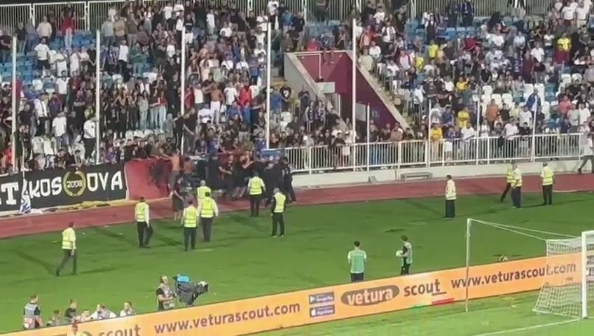 Kosovarii din peluză și-au ieșit din minți la 0-3 cu Rom&acirc;nia și au vrut să intre pe teren. Copiii au stat l&acirc;ngă Niță &icirc;n timpul meciului