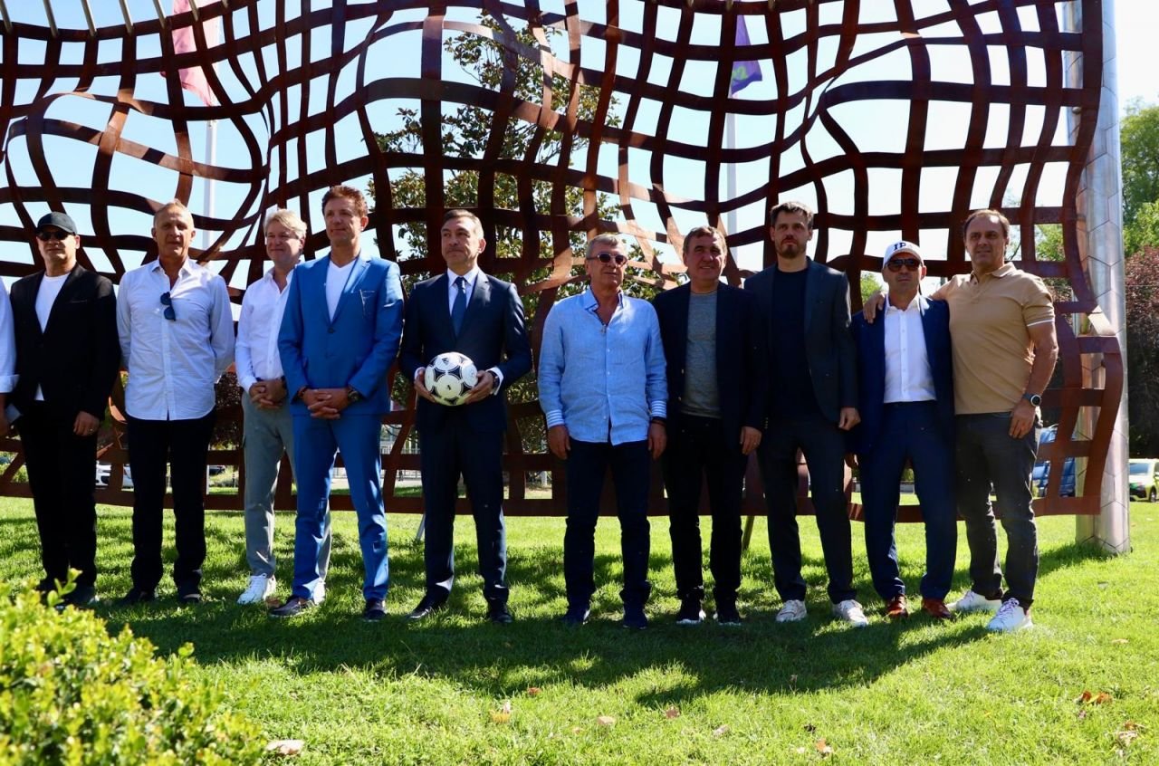 Generația de Aur are acum STATUIE! ”În spatele strălucirii se află multă muncă și sacrificii”_4
