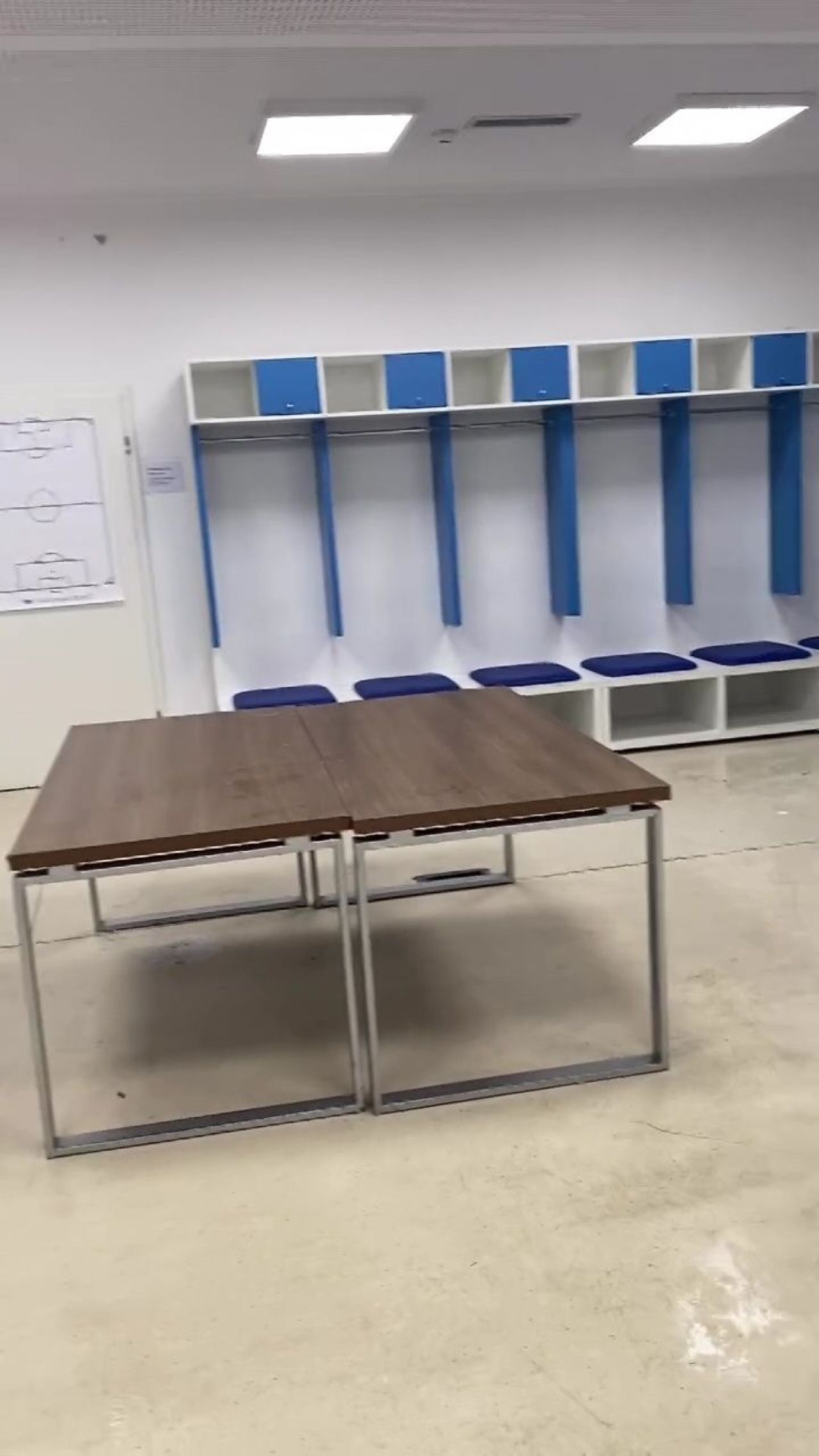 Reacția kosovarilor după ce au văzut cum a lăsat România vestiarul de la Priștina_5