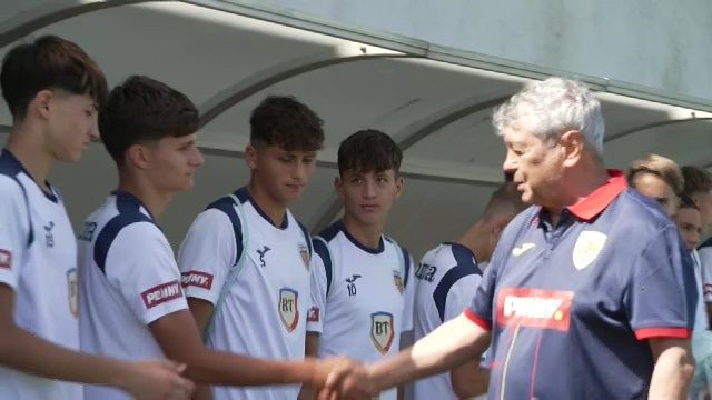 Mircea Lucescu l-a trimis pe Răzvan Marin să discute cu juniorii de la U16: 