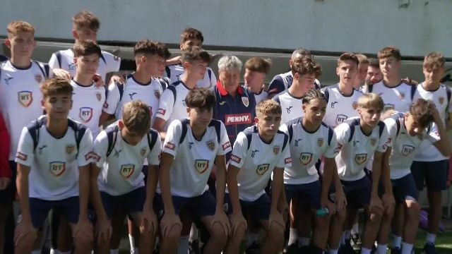 Mircea Lucescu l-a trimis pe Răzvan Marin să discute cu juniorii de la U16: 