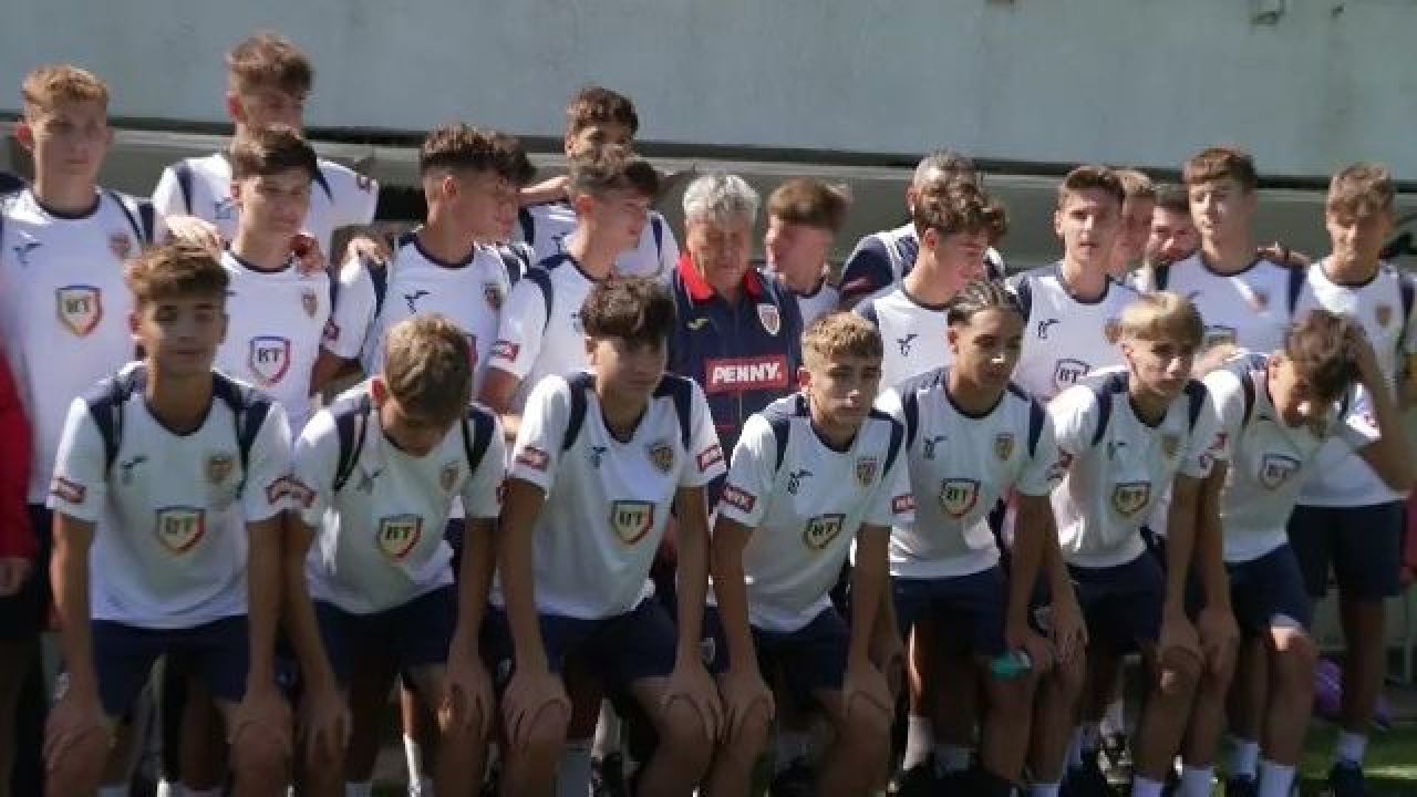 Mircea Lucescu l-a trimis pe Răzvan Marin să discute cu juniorii de la U16: