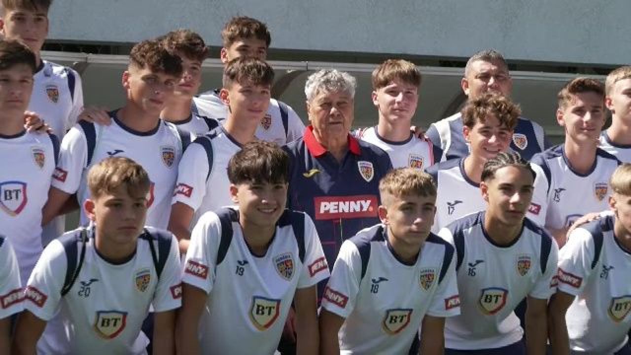 Mircea Lucescu l-a trimis pe Răzvan Marin să discute cu juniorii de la U16: