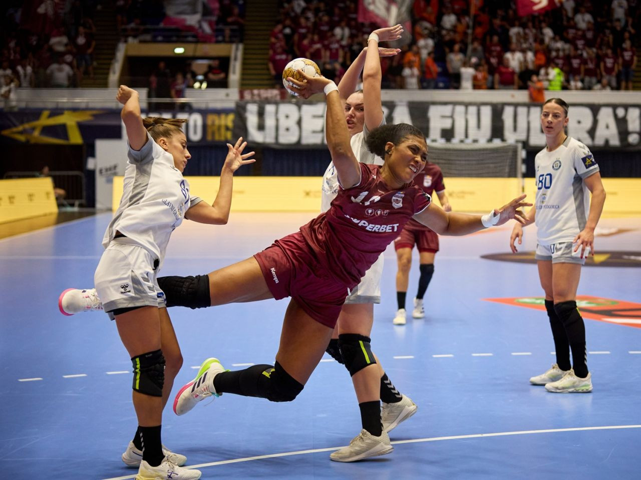 Rapid - Buducnost 32-27. Victorie pentru giuleștence &icirc;n Champions League