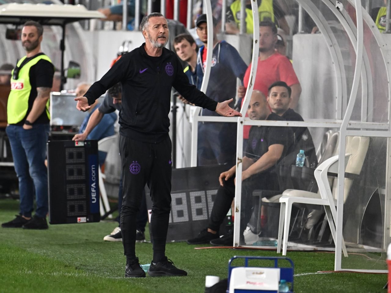 Ireal! Denumirea străzii unde FCSB are punctul de lucru al magazinului oficial cu produsele campioanei României_2