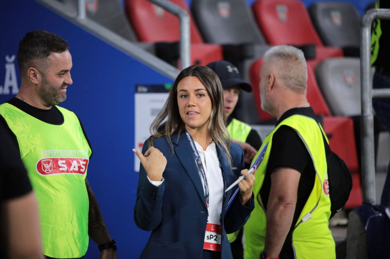 Delegata UEFA a &icirc;ntors toate privirile la meciul Rom&acirc;niei. Aceasta a fost &icirc;n centrul unui scandal imens, &icirc;n 2023